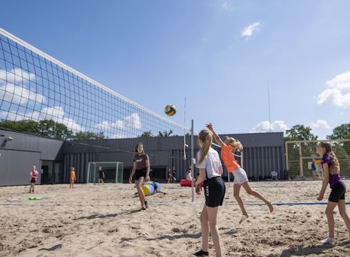 Foto Sportbedrijf Raalte (beeldcitaat voor indruk beachvelden) Image of Sportcentrum Tijenraan