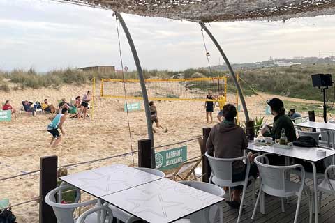 Foto: Linda beach bar (beeldcitaat voor indruk beachcourt) P Lagos 2
